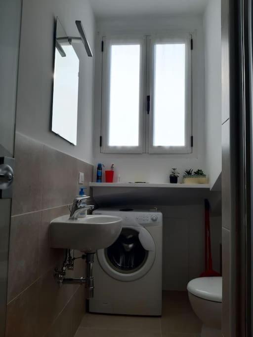 Apartamento La Mansarda Delle Mongolfiere Turín Exterior foto