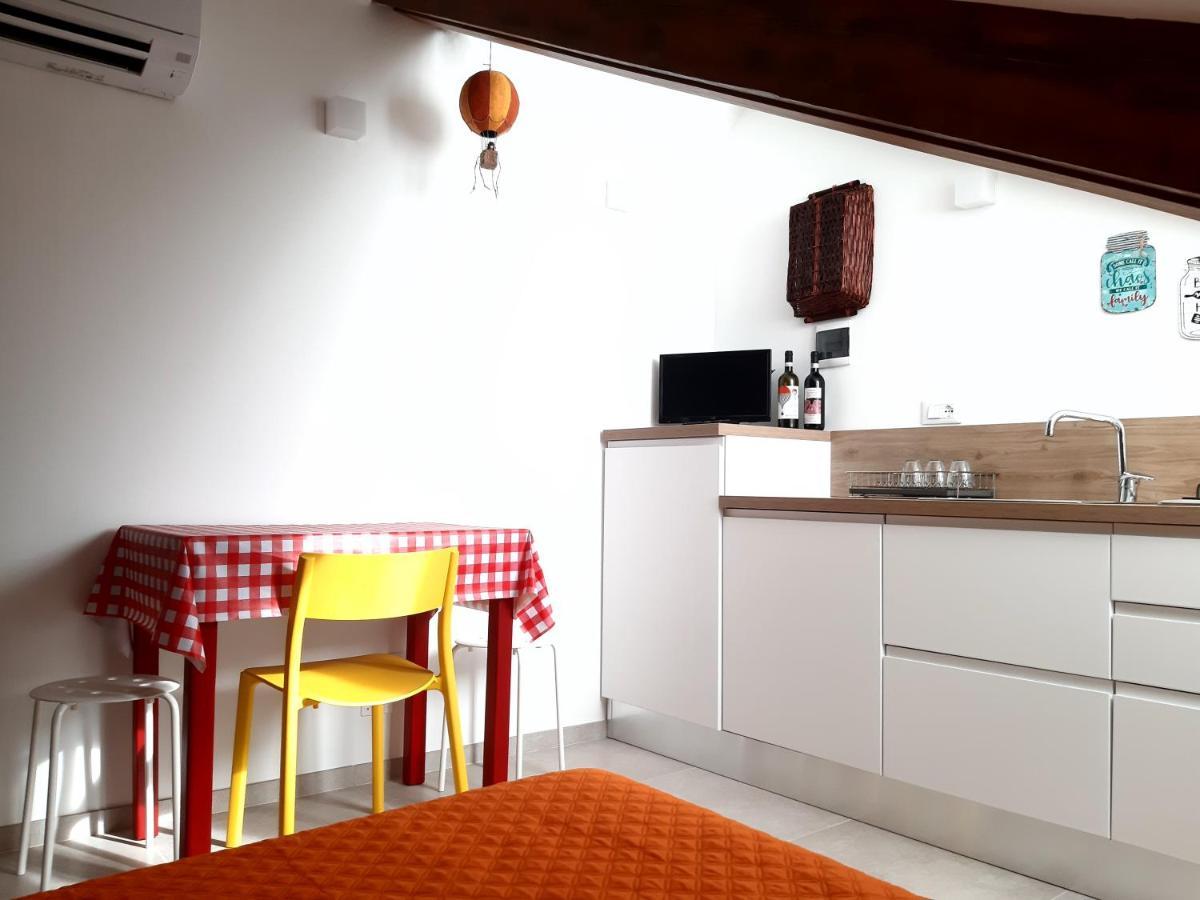 Apartamento La Mansarda Delle Mongolfiere Turín Exterior foto