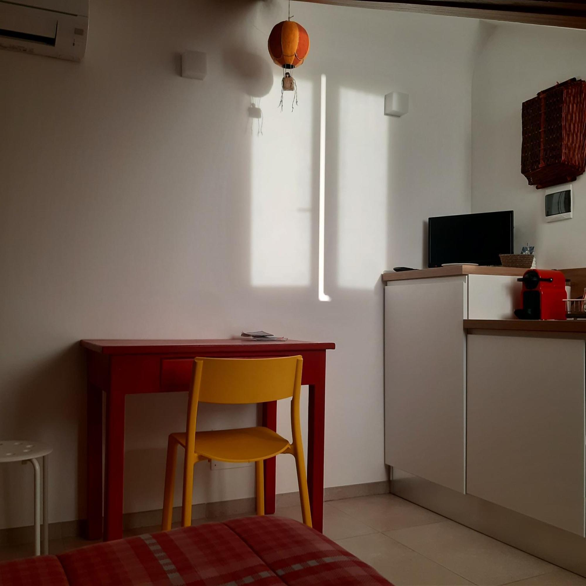 Apartamento La Mansarda Delle Mongolfiere Turín Habitación foto