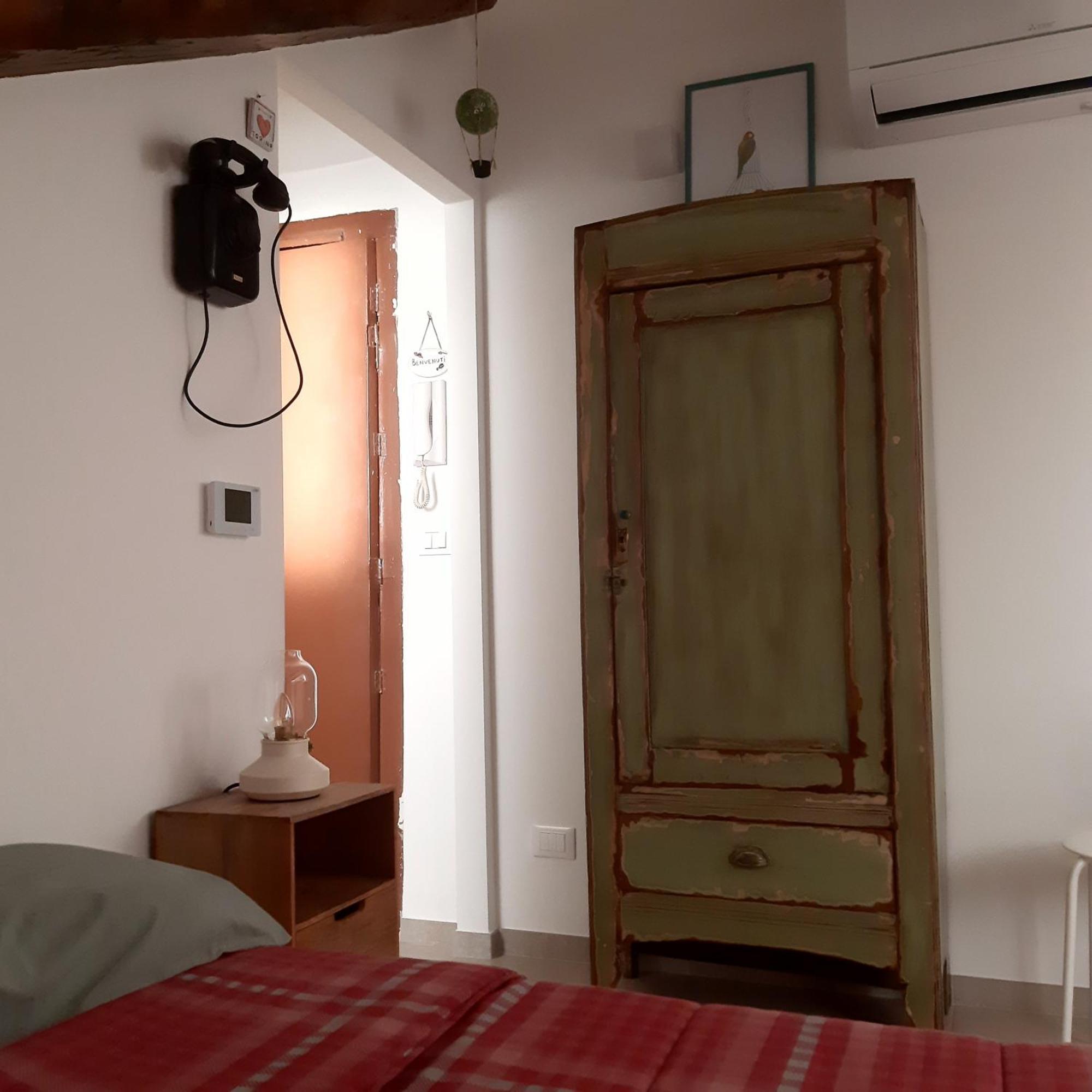 Apartamento La Mansarda Delle Mongolfiere Turín Habitación foto