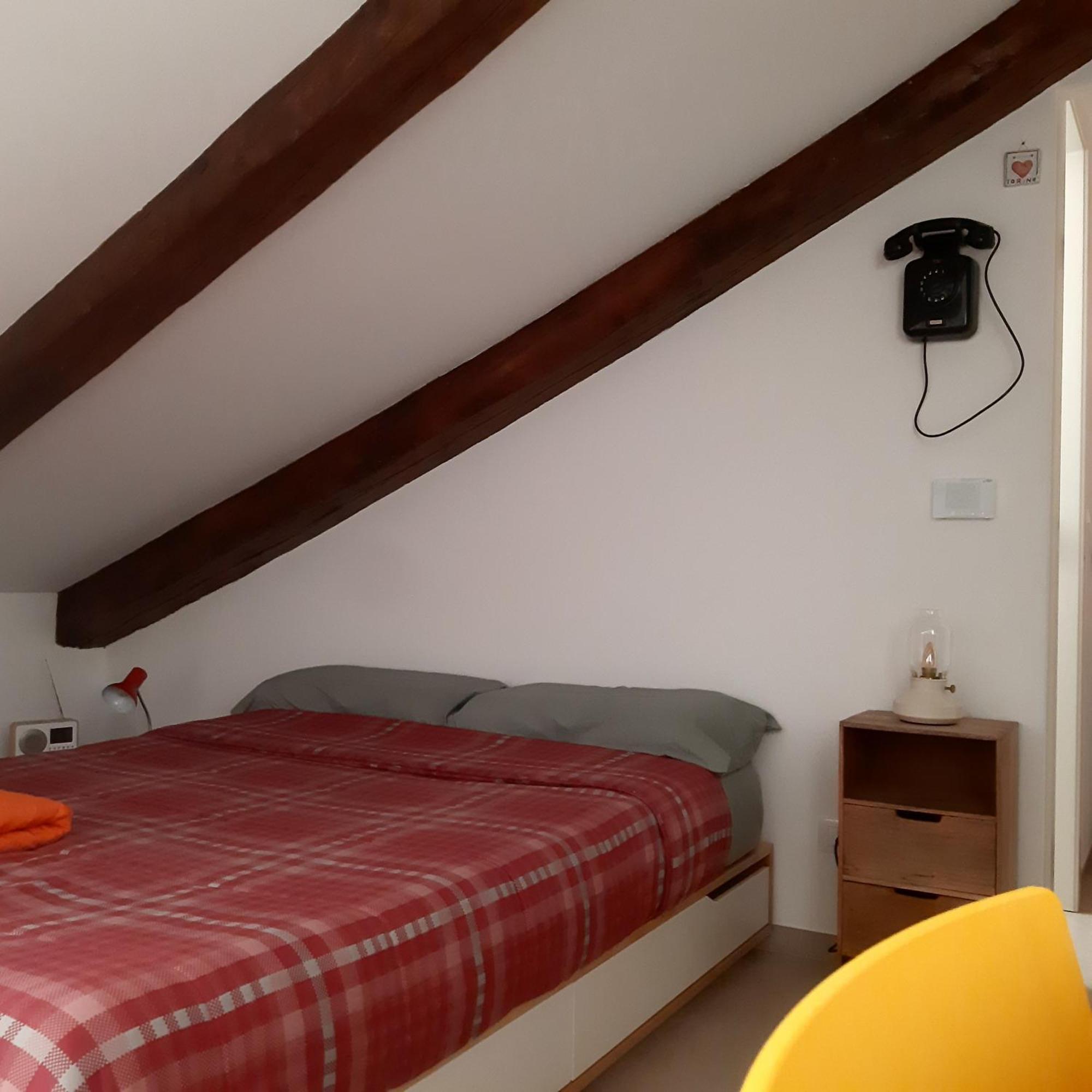 Apartamento La Mansarda Delle Mongolfiere Turín Habitación foto